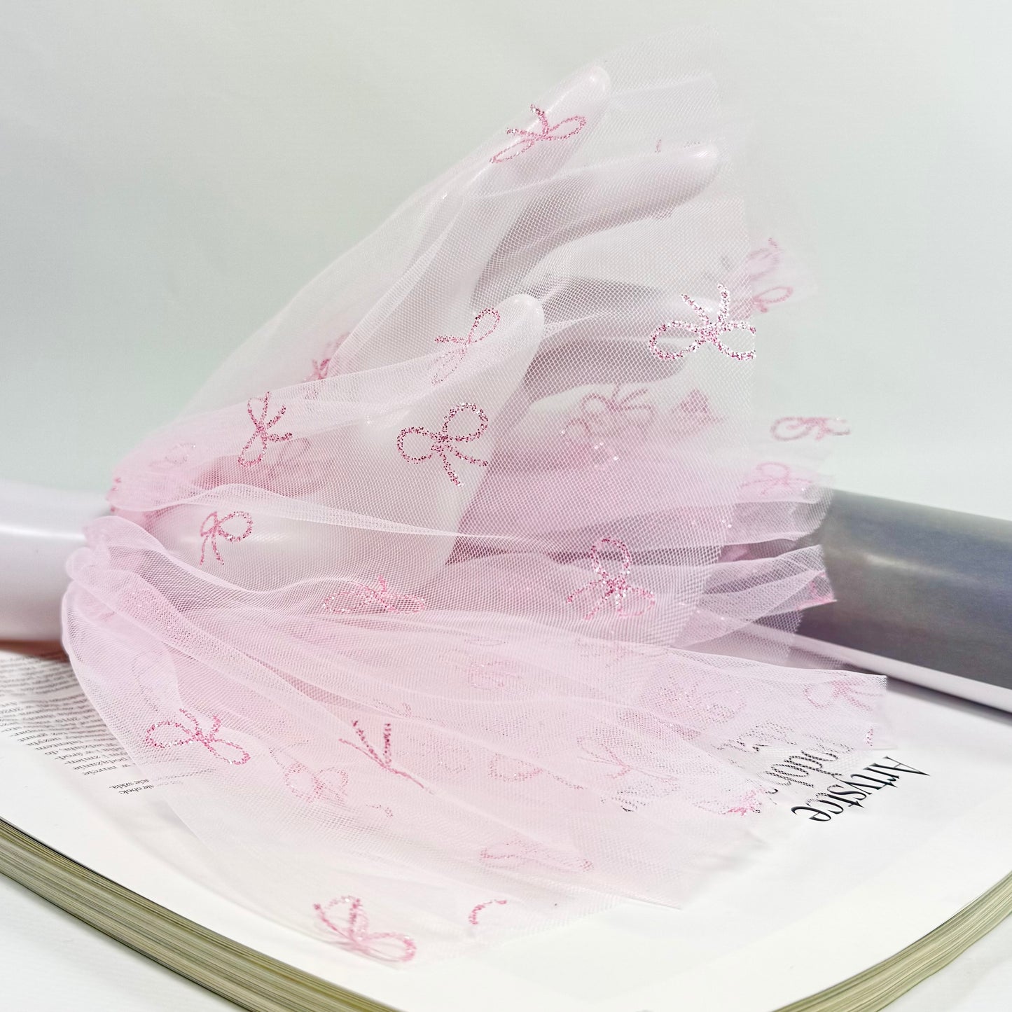 Rękawek tiulowy do zdjęć w brokatowe kokardki
